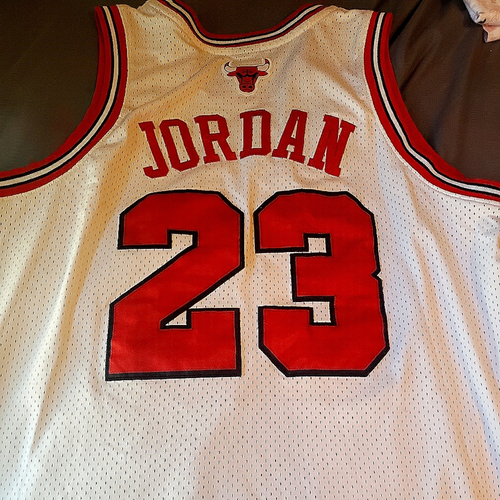 Authentic Michael Jordan Chicago bulls jersey